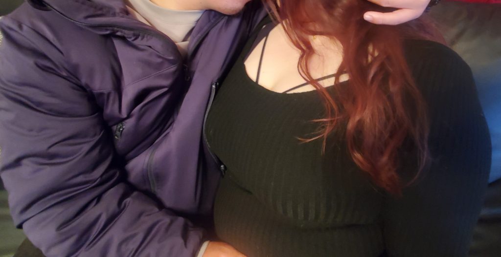 群馬高崎で出会ったNTRカップルの親密な瞬間。