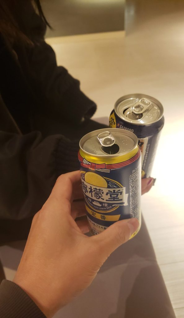 寝取りの伝道師クロエと貸出人妻の乾杯シーン。NTR実録、クールな人妻が心を開き始める瞬間。