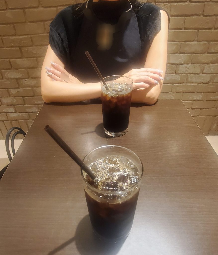 錦糸町カフェで不倫人妻とアイスコーヒー待ち合わせ──寝取りの伝道師クロエ NTR密会3P直前