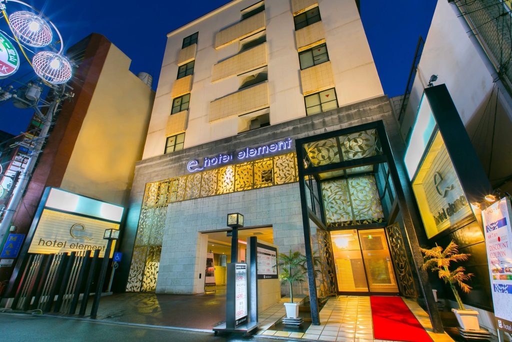 梅田の中心に位置するシャンデリアが煌めくヨーロピアンリゾートホテル「HOTEL ELEMENT」